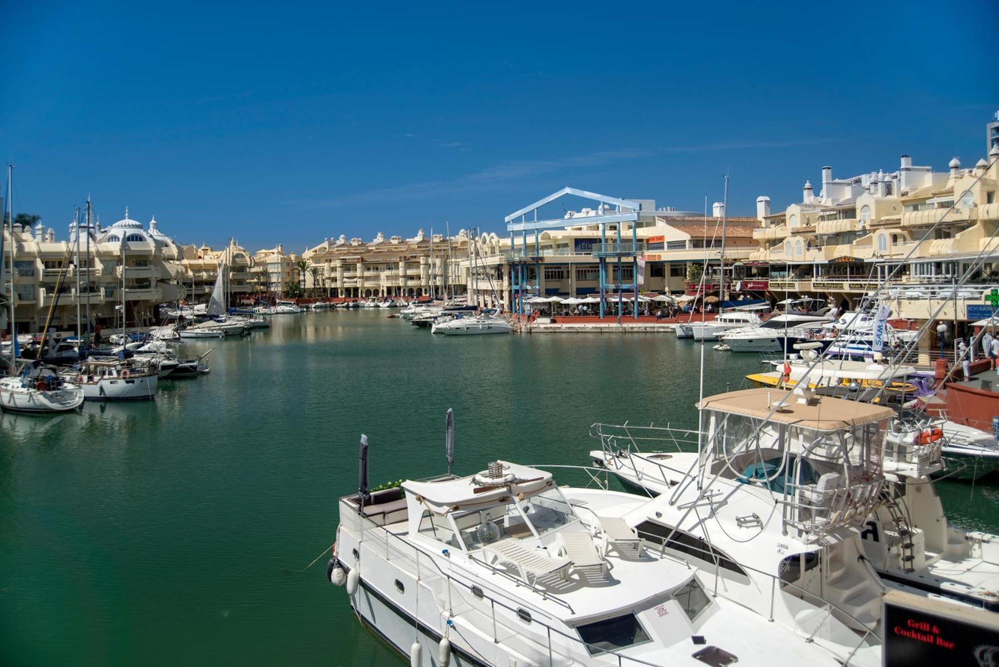 Urb Pueblo Del Parque, Luxury 2 Bedroom Apartment. Fantastic Central Location. Benalmádena Kültér fotó
