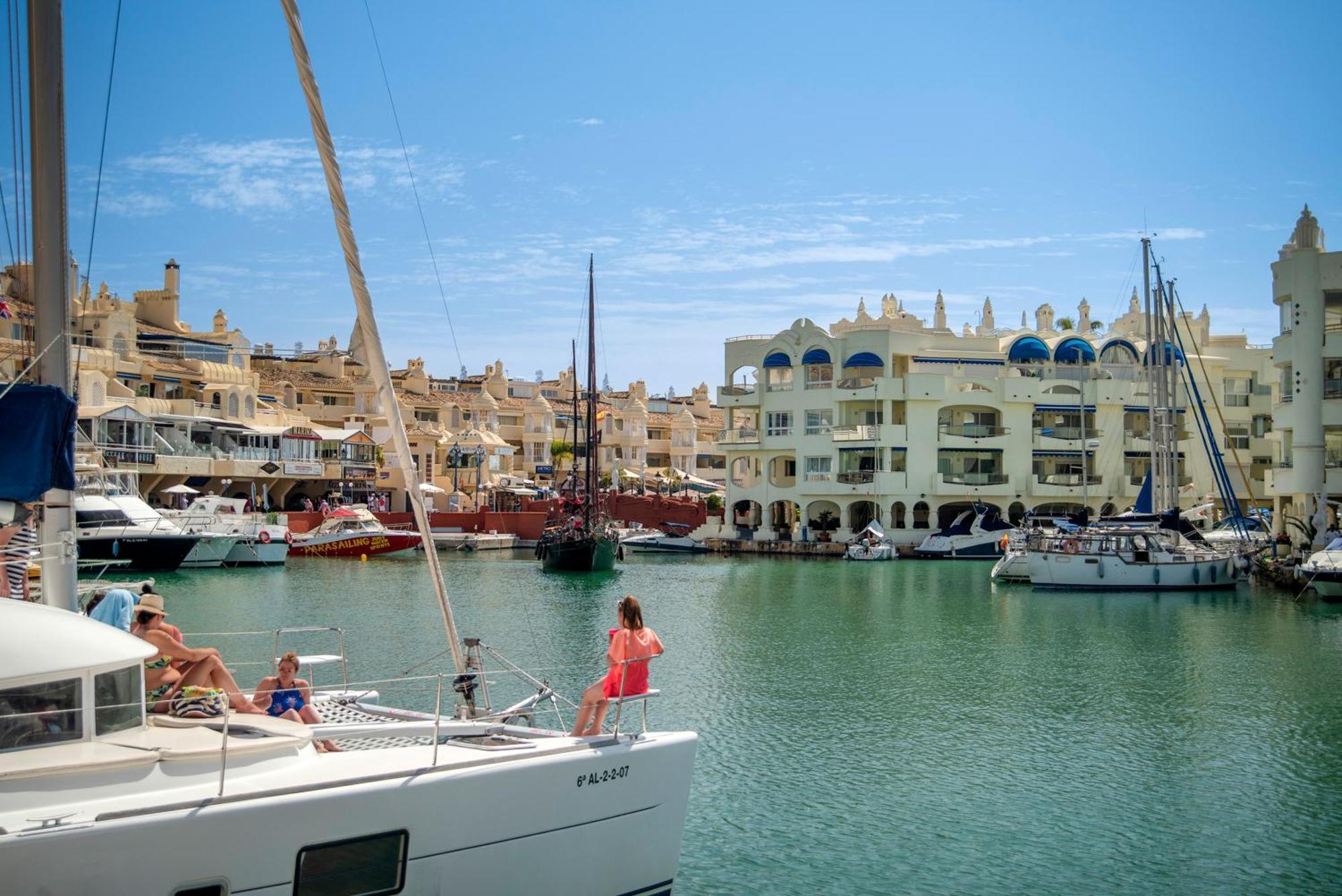 Urb Pueblo Del Parque, Luxury 2 Bedroom Apartment. Fantastic Central Location. Benalmádena Kültér fotó