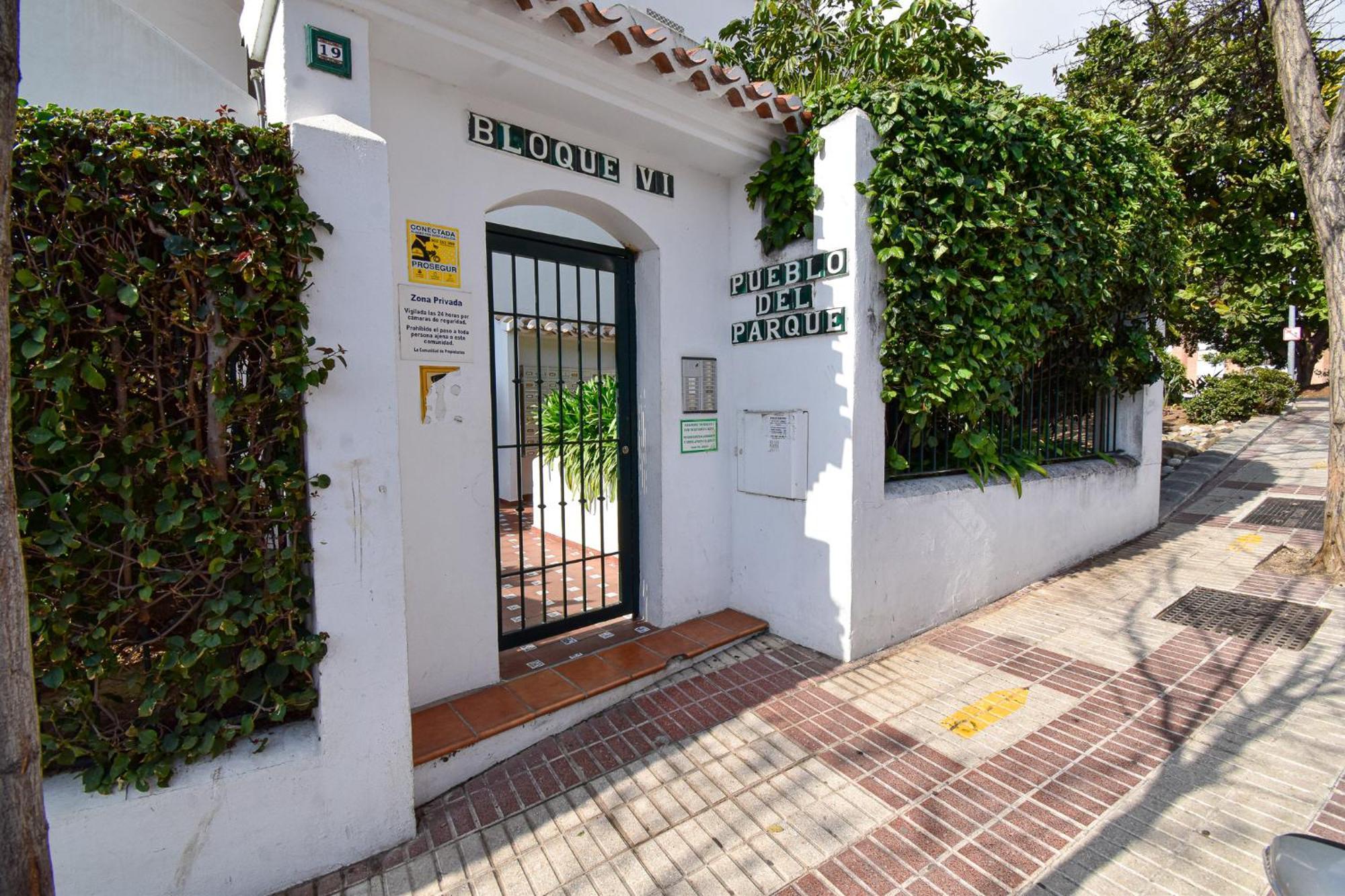 Urb Pueblo Del Parque, Luxury 2 Bedroom Apartment. Fantastic Central Location. Benalmádena Kültér fotó